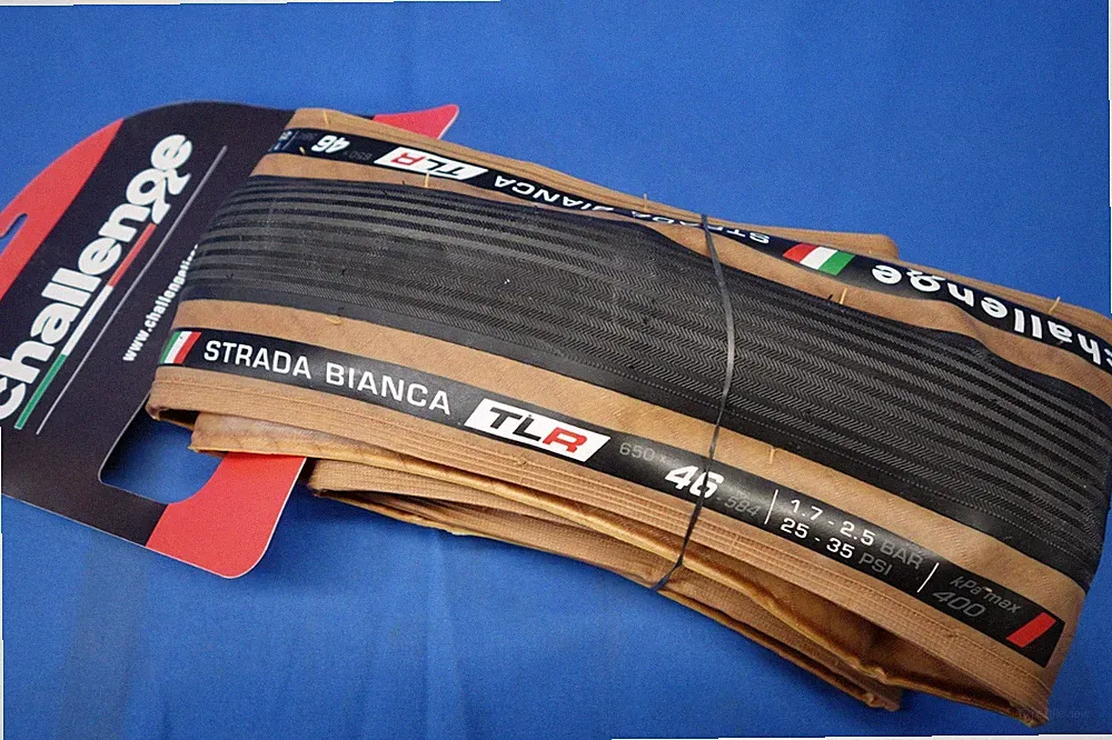 New Challenge Strada Bianca TLR 650B x 46c Gravel, Touring Bike Tire Black/Brown